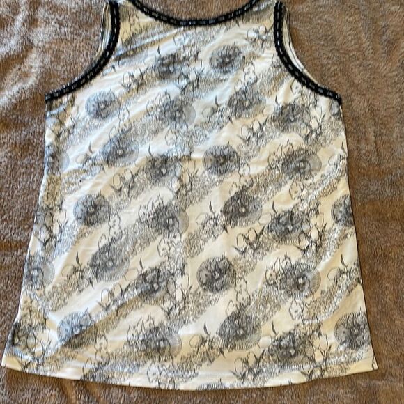 Black and white silky feel sleeveless shell blouse - Picture 5 of 7